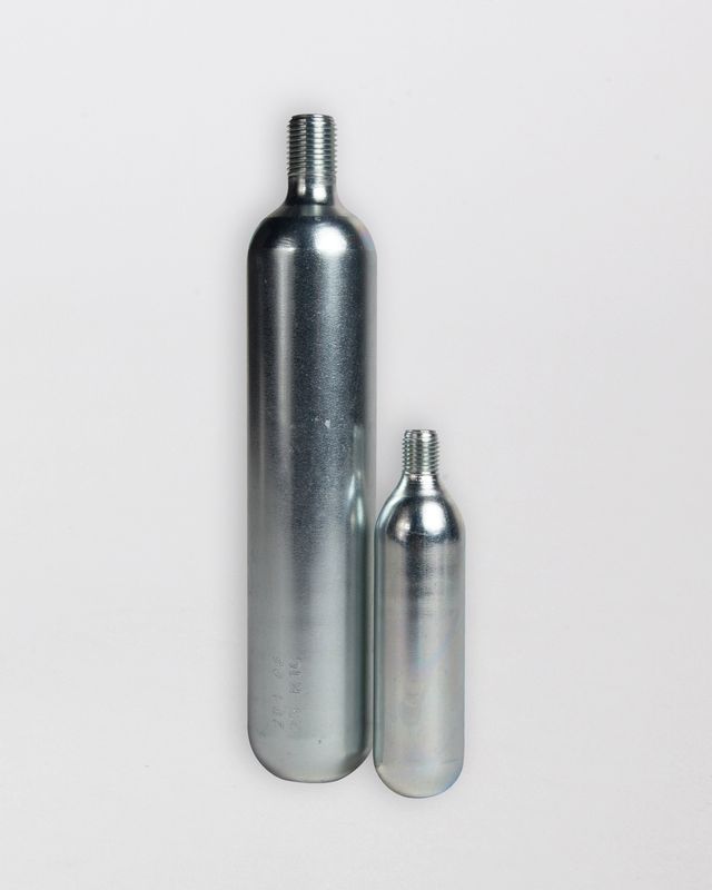 zwei verschieden große Argon Kapsel