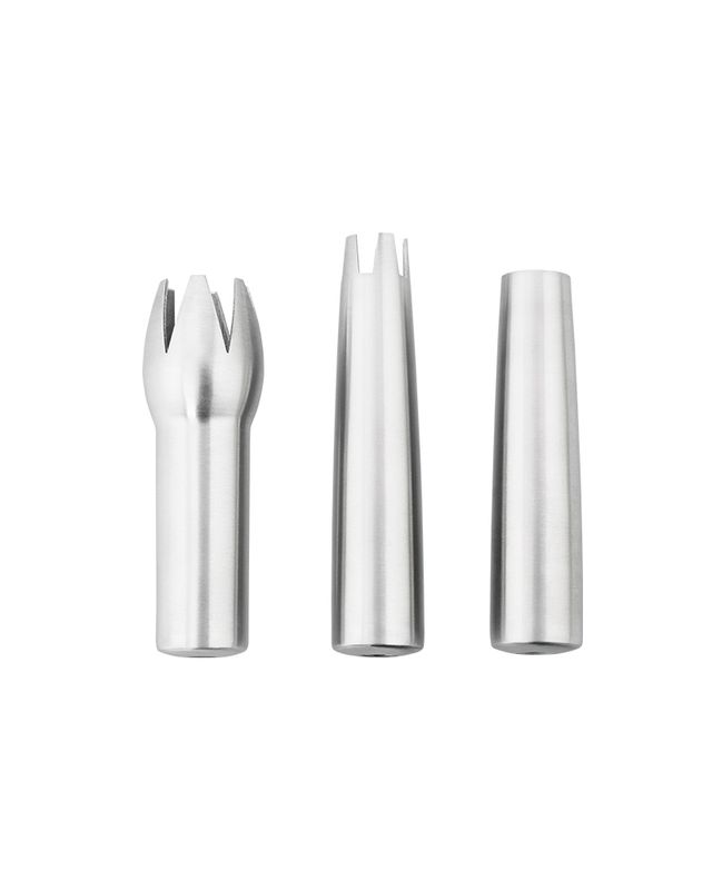 Auf dem Bild sieht man drei iSi Edelstahltüllen aus robustem Edelstahl für präzises Dressieren und Portionieren.