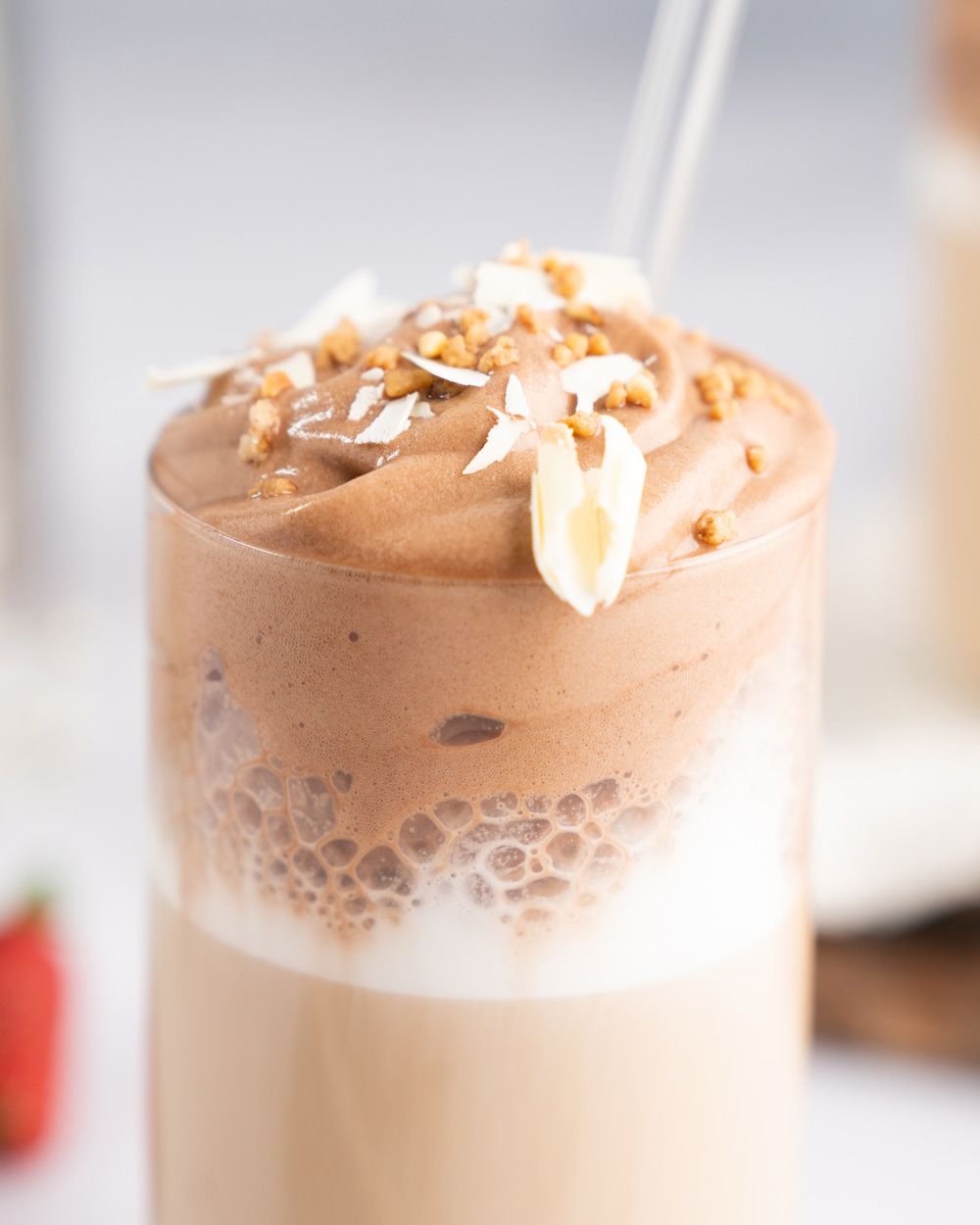 Ein Kaffeegetränk mit Nutella-Topping.