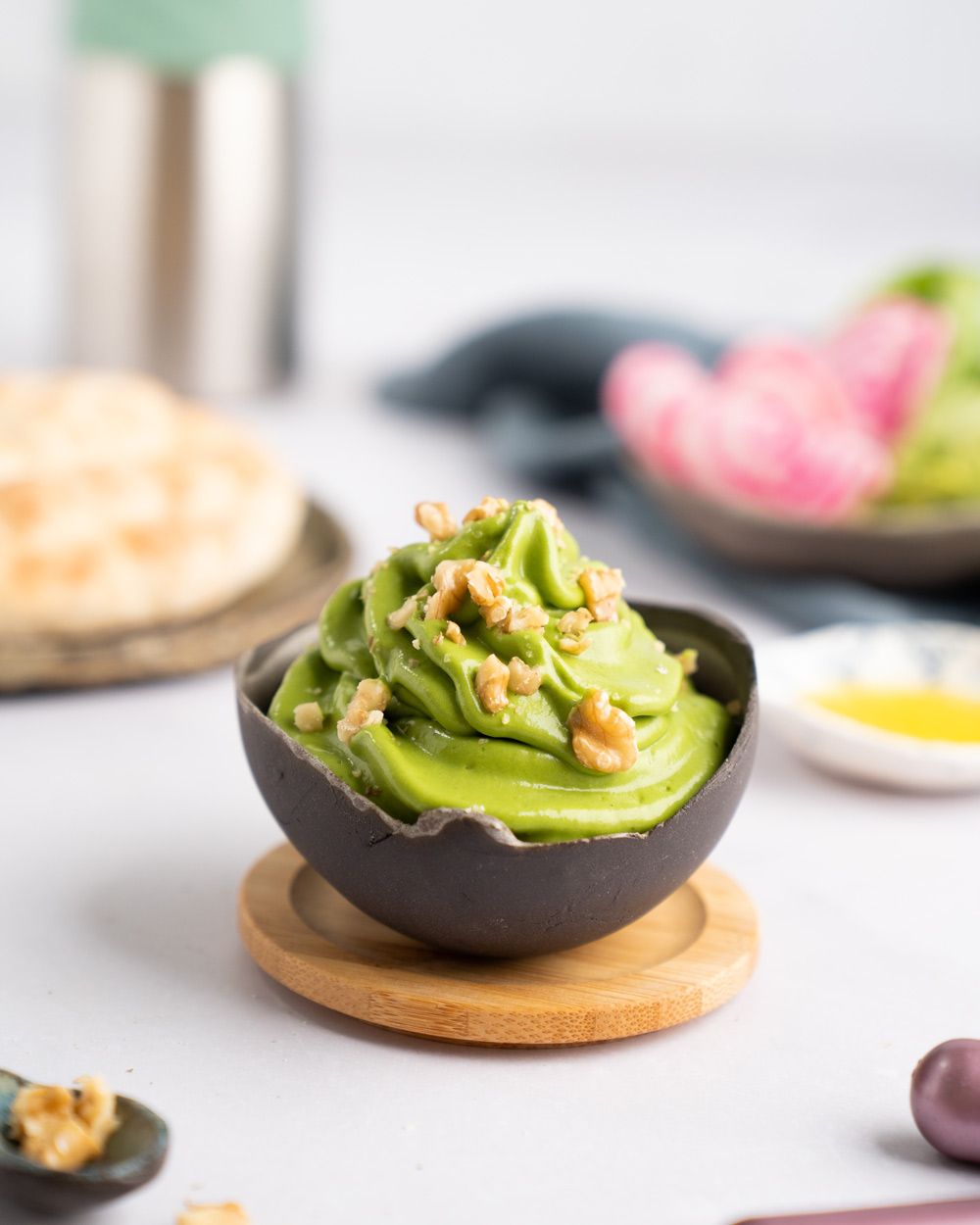 Eine Schüssel mit Green Goddess Dip.